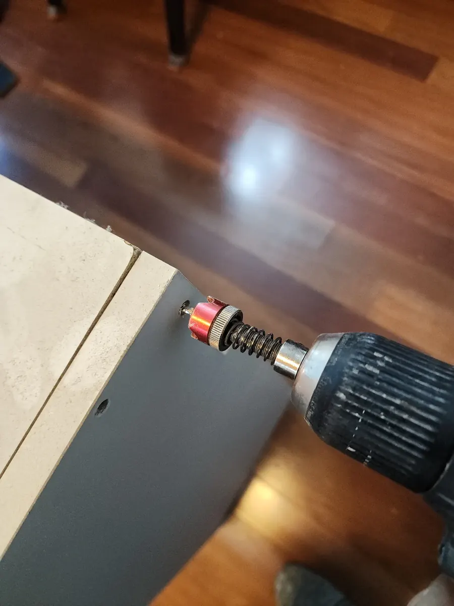 씽크대 부분수리 — 옆판에 나사 박기